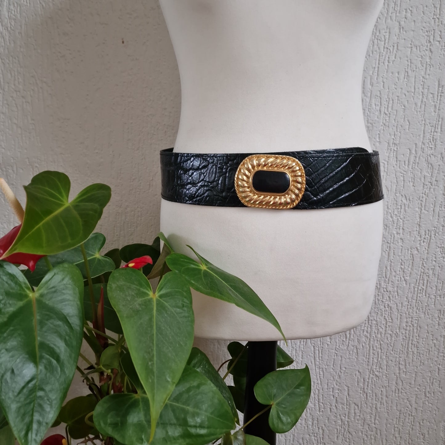 wide leather belt 12