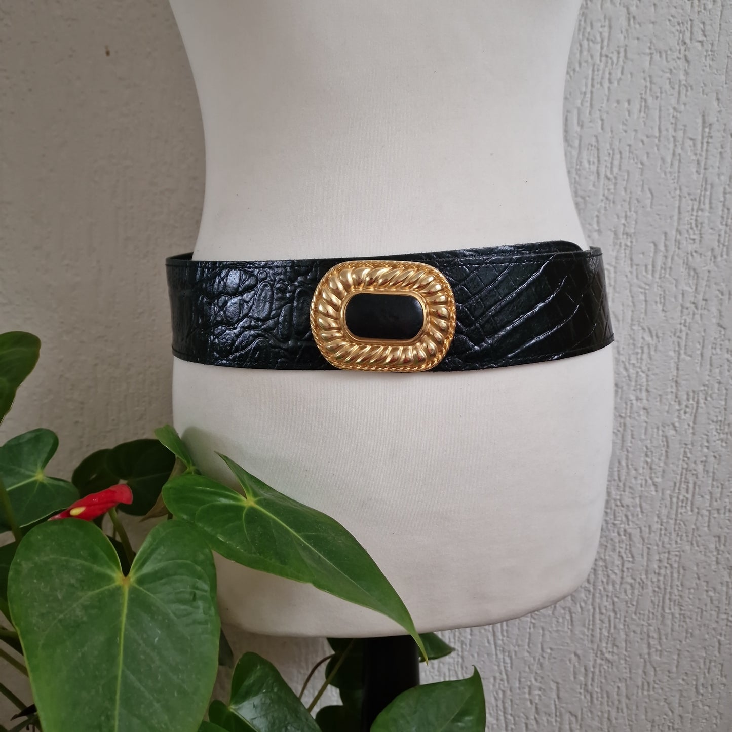 wide leather belt 12