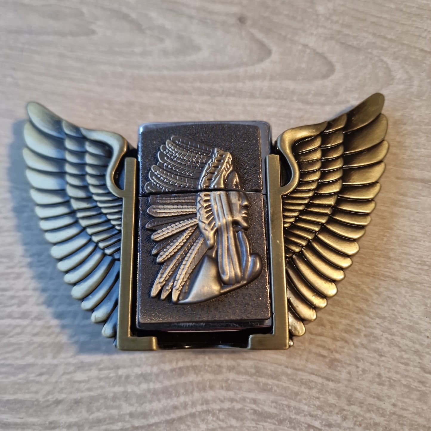 Buckle, belt buckle wings