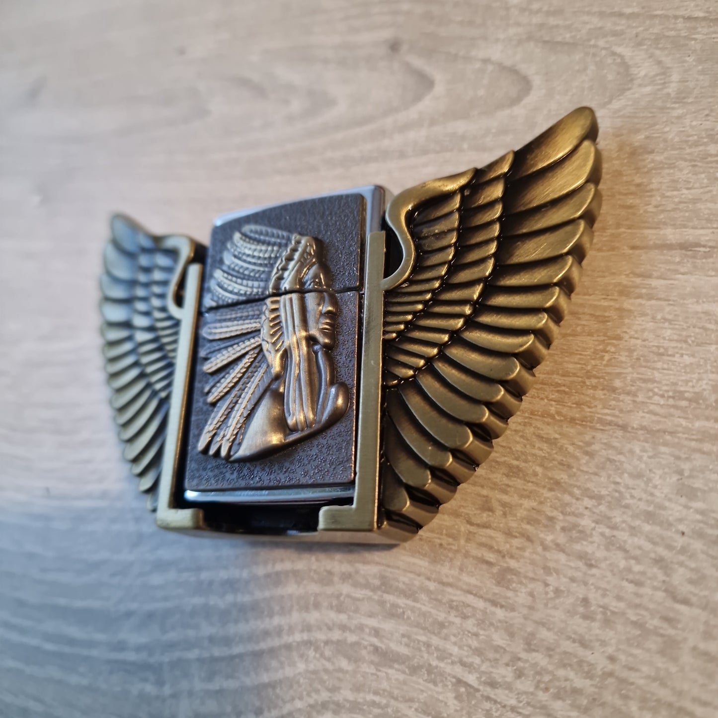 Buckle, belt buckle wings