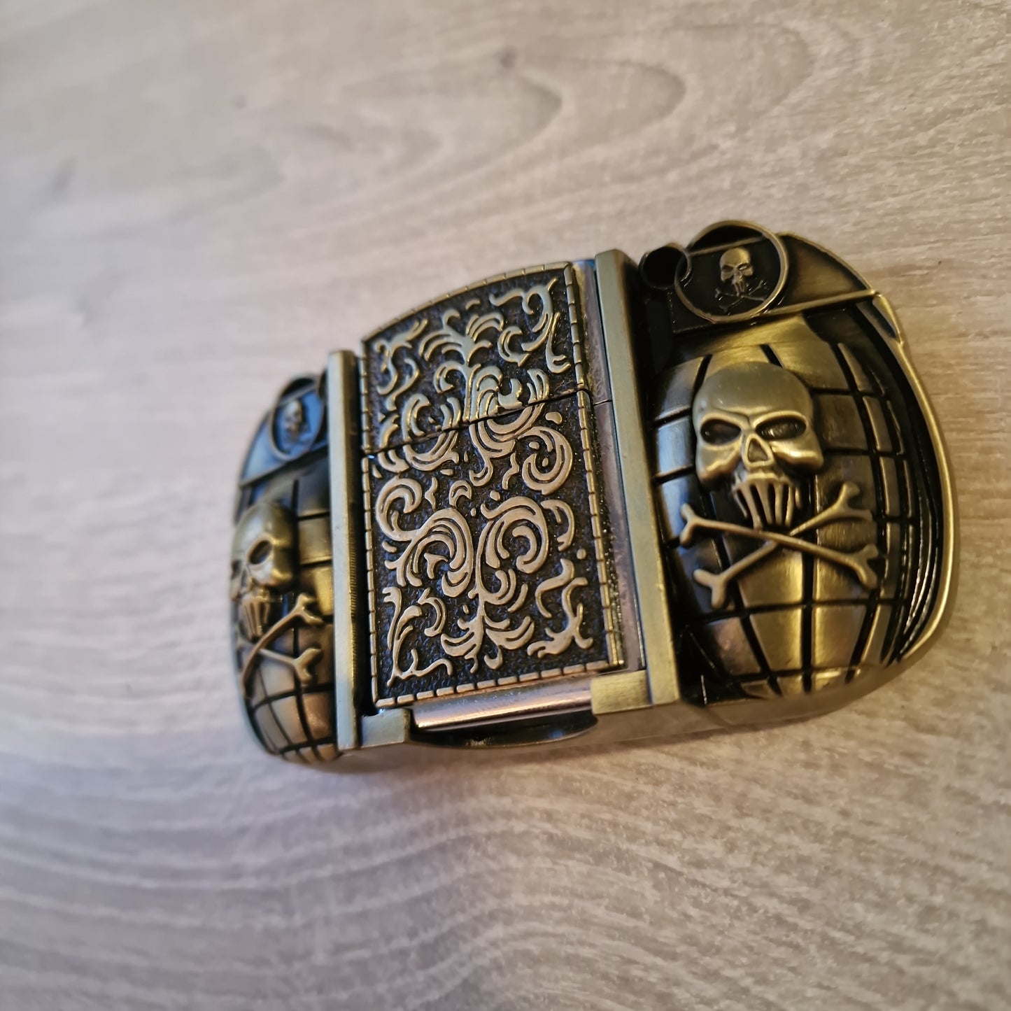 Buckle, belt buckle grenades