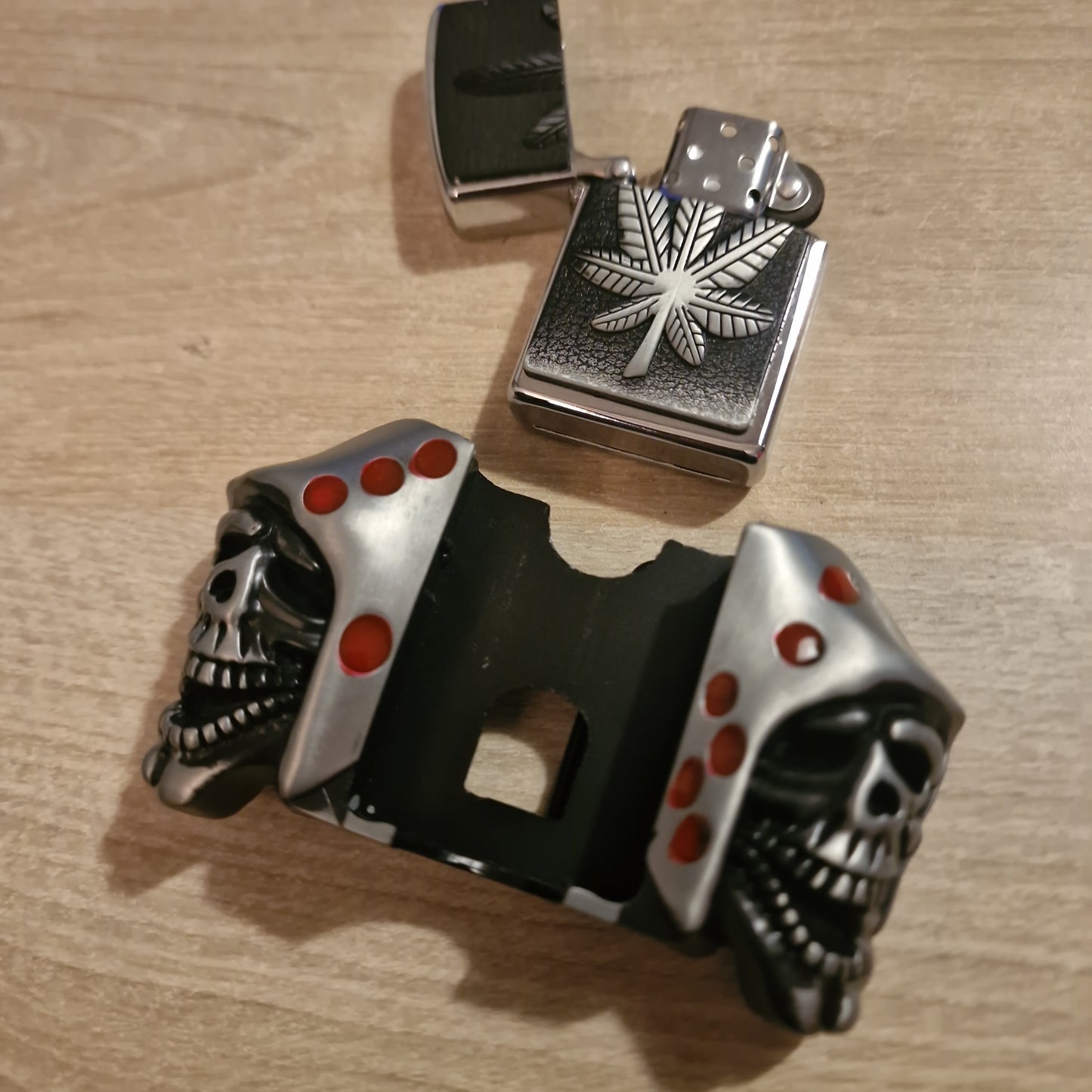 Buckle double skulls