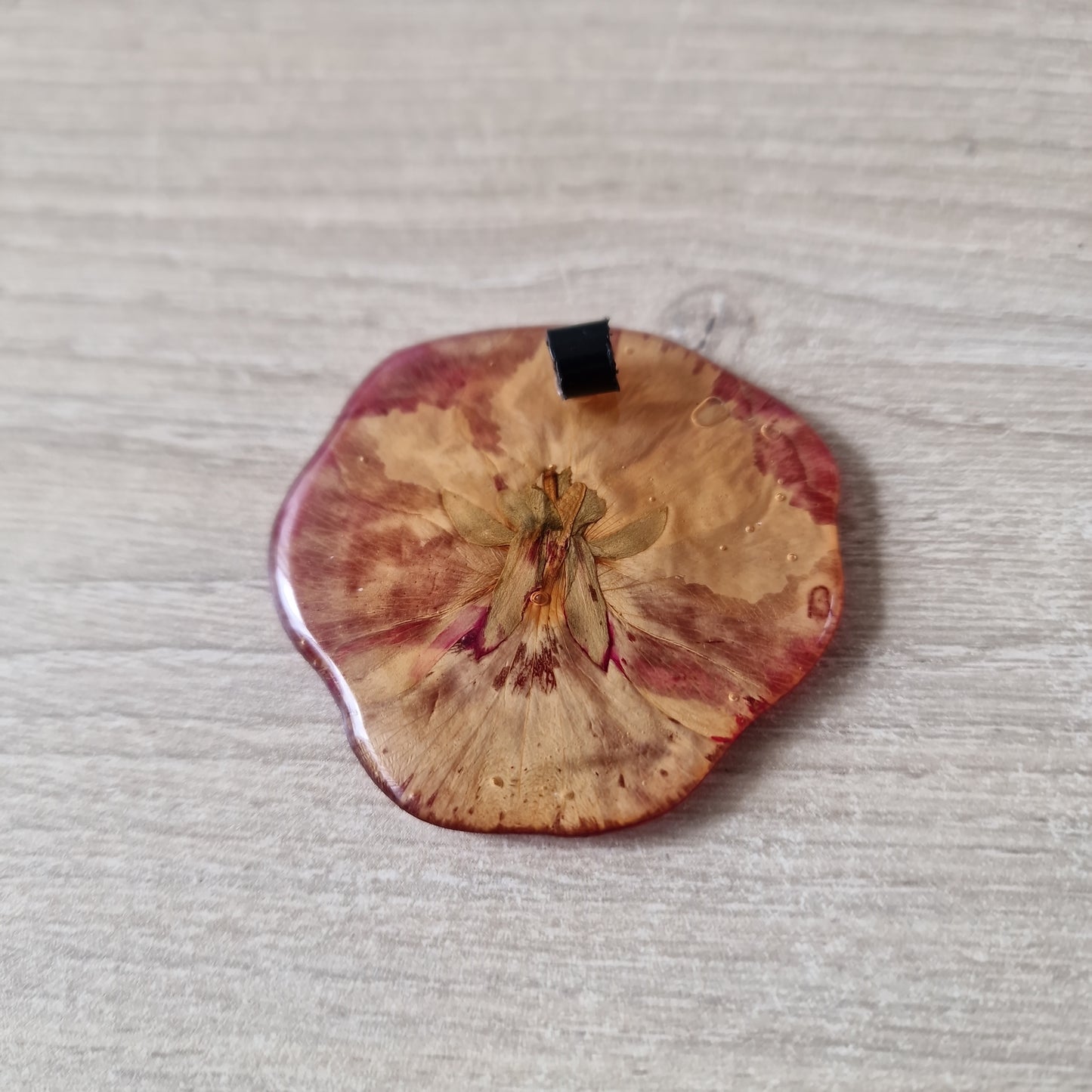 pendentif fleur en résine