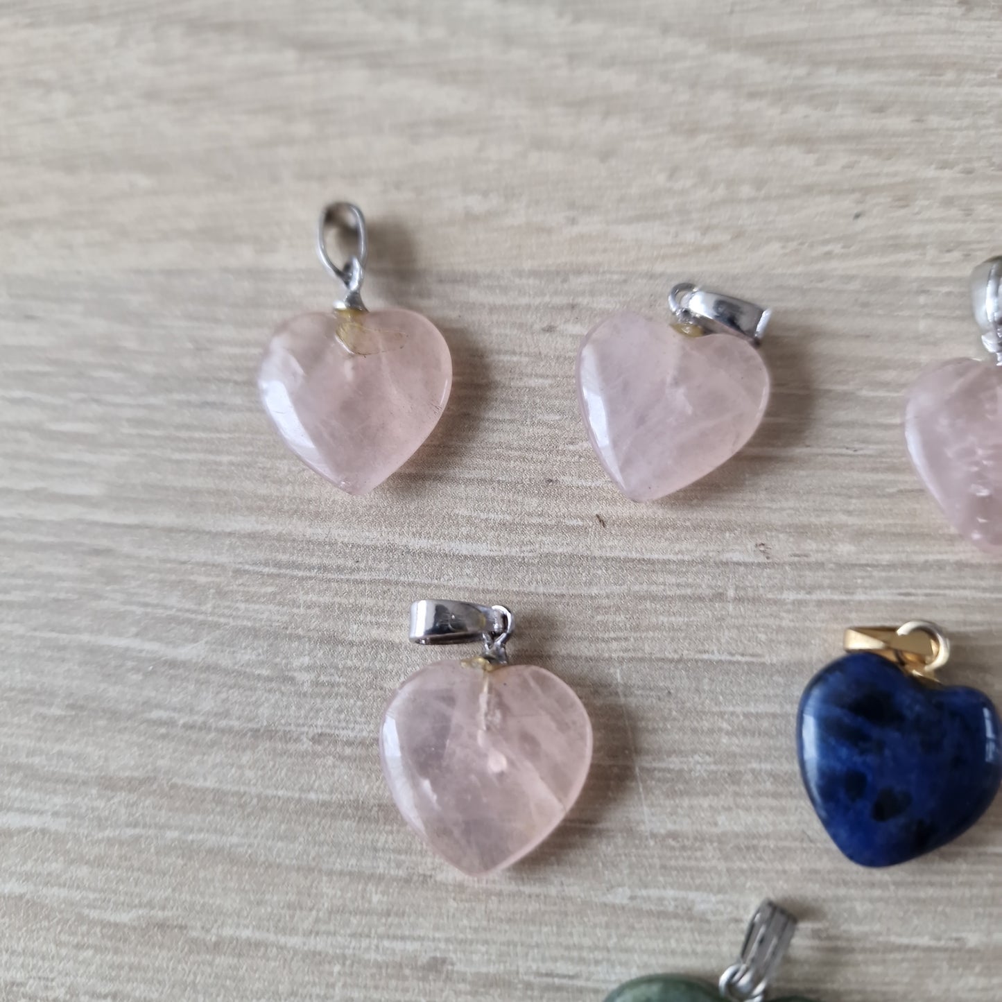 6 pendentifs coeur pierres précieuses 3