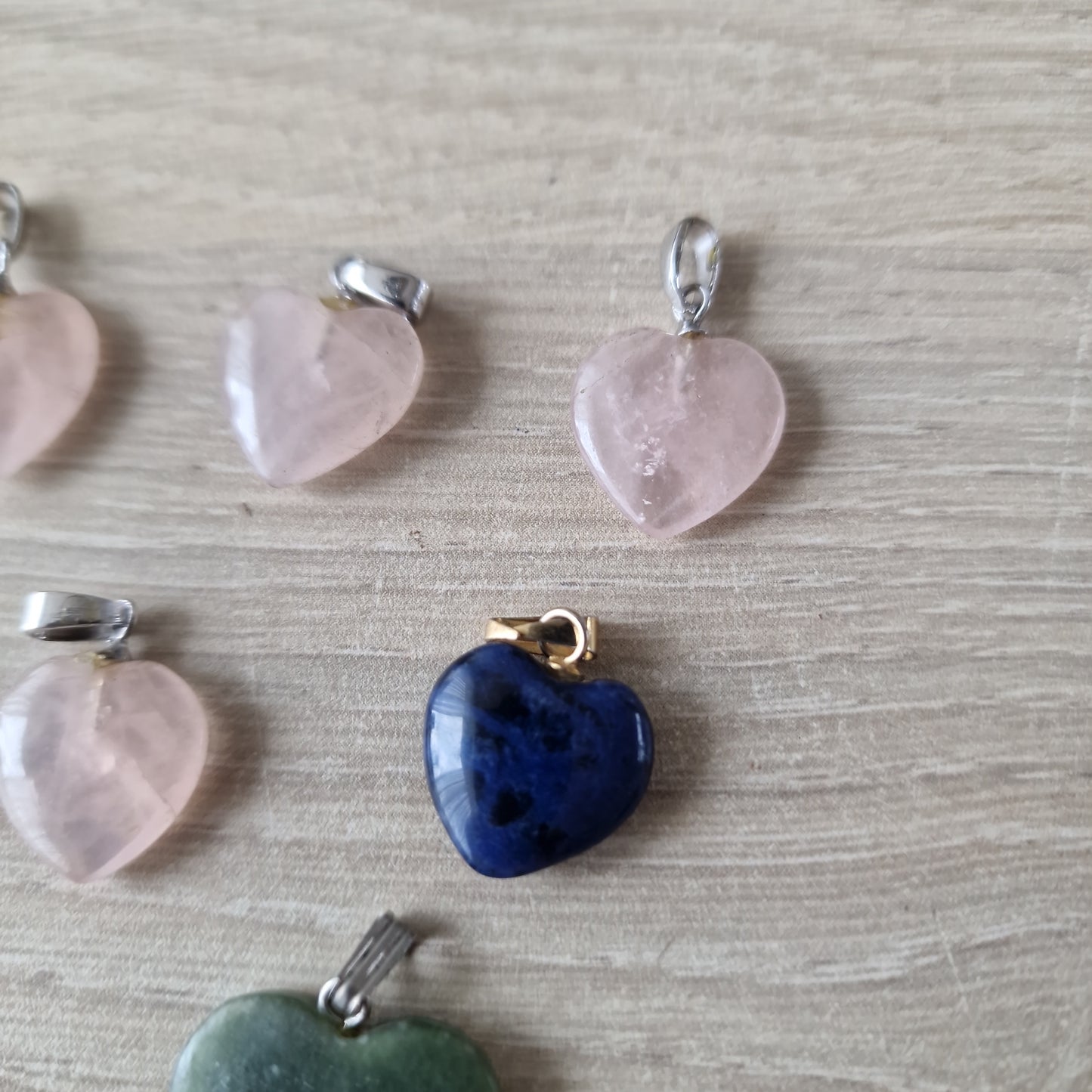 6 pendentifs coeur pierres précieuses 3