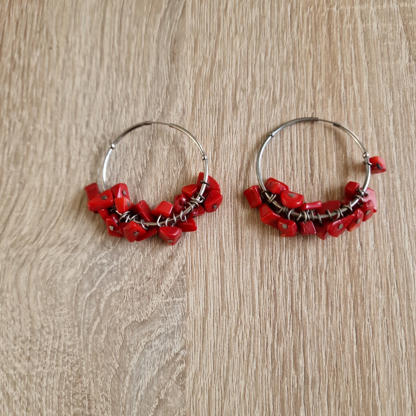 Round ring earrings with red stones