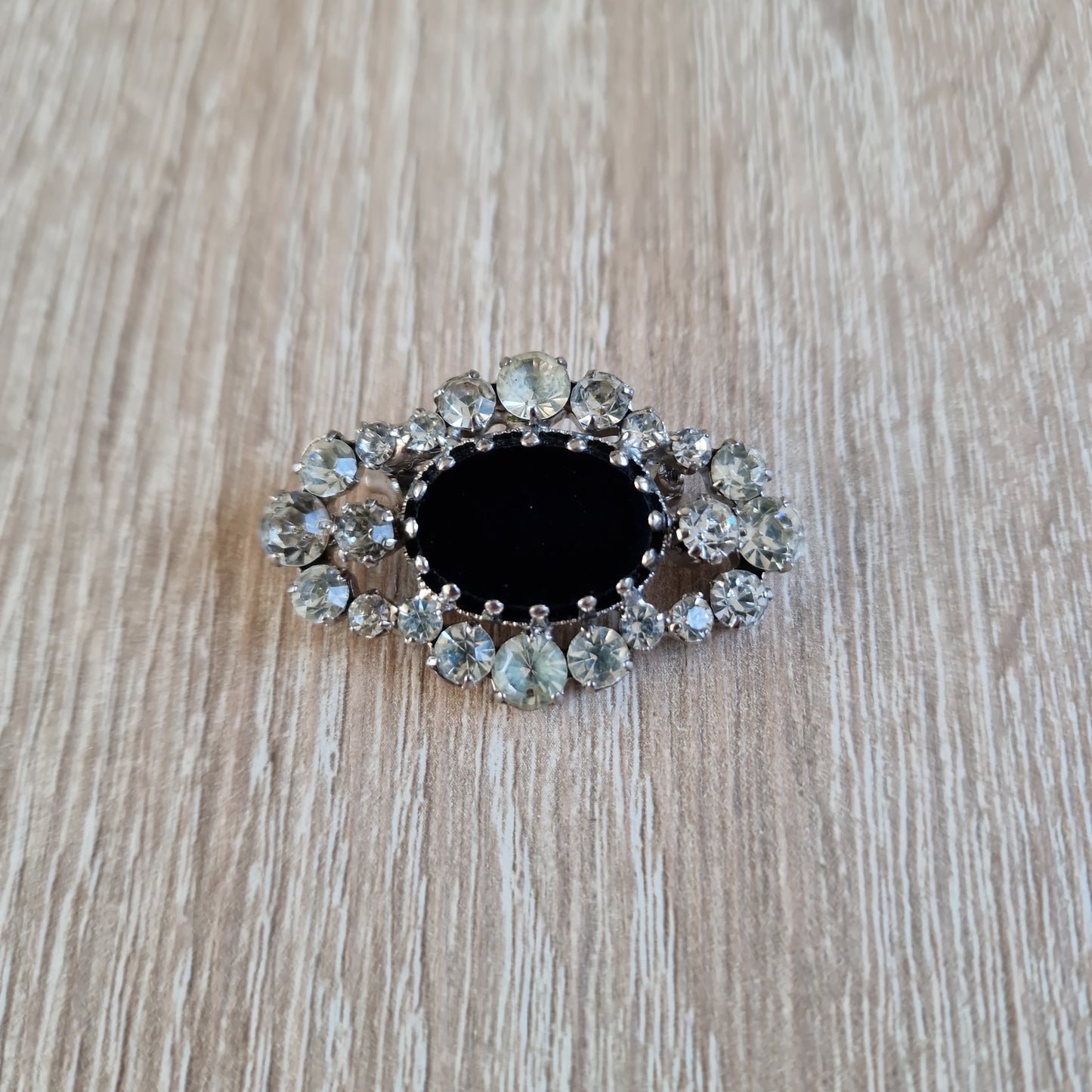 Rhinestone brooches with black stone