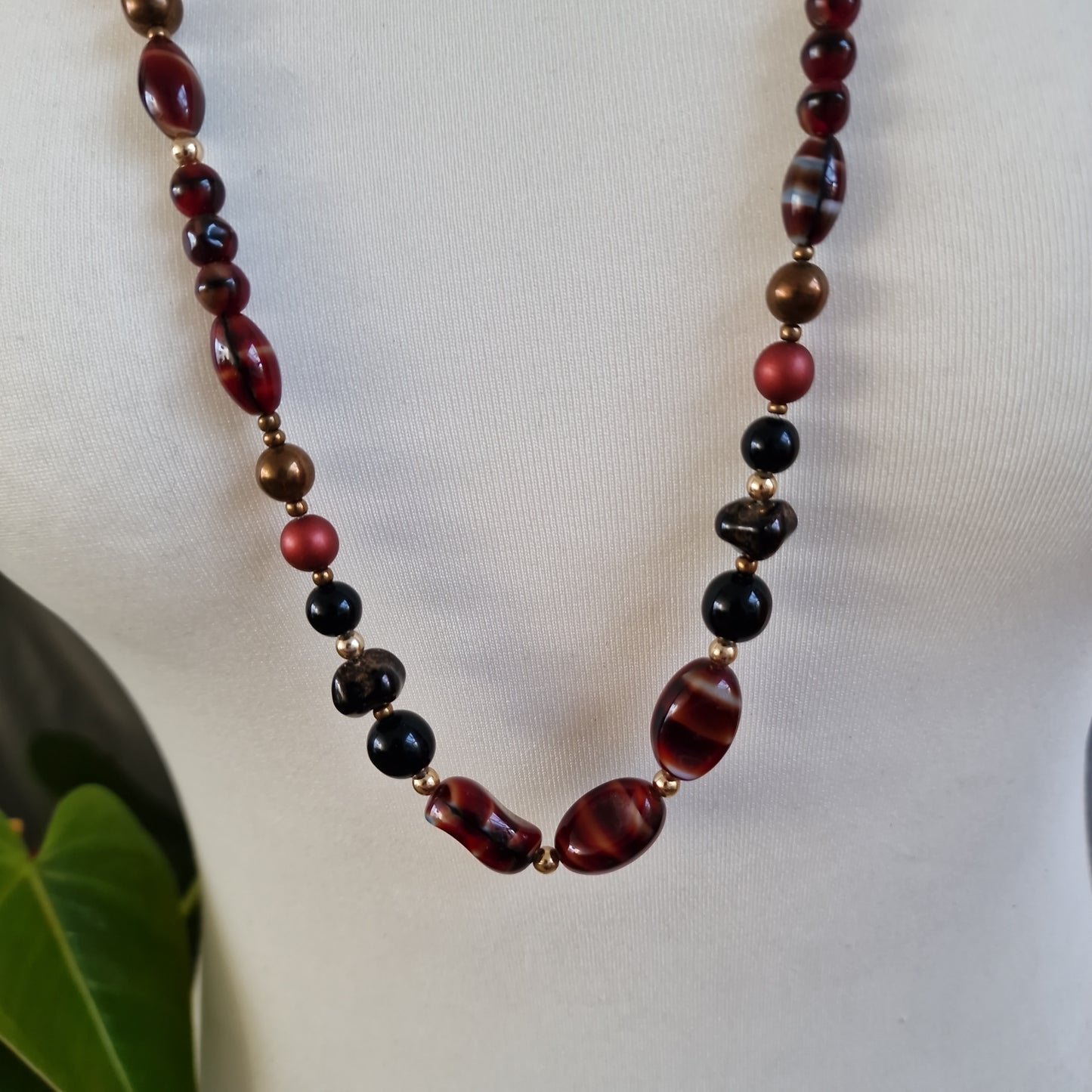 Collier long en perles de verre