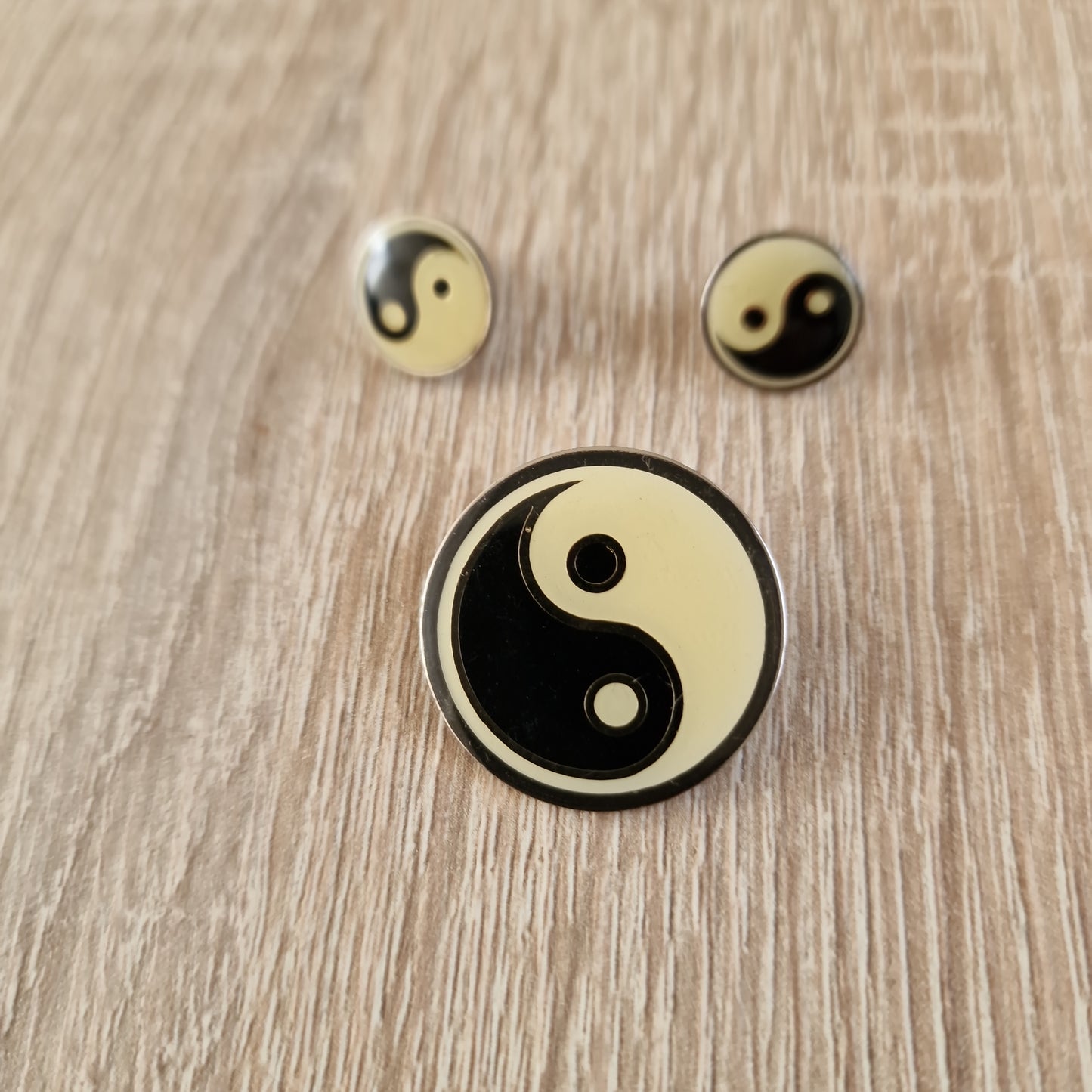 Jing jang set oorbellen en broches