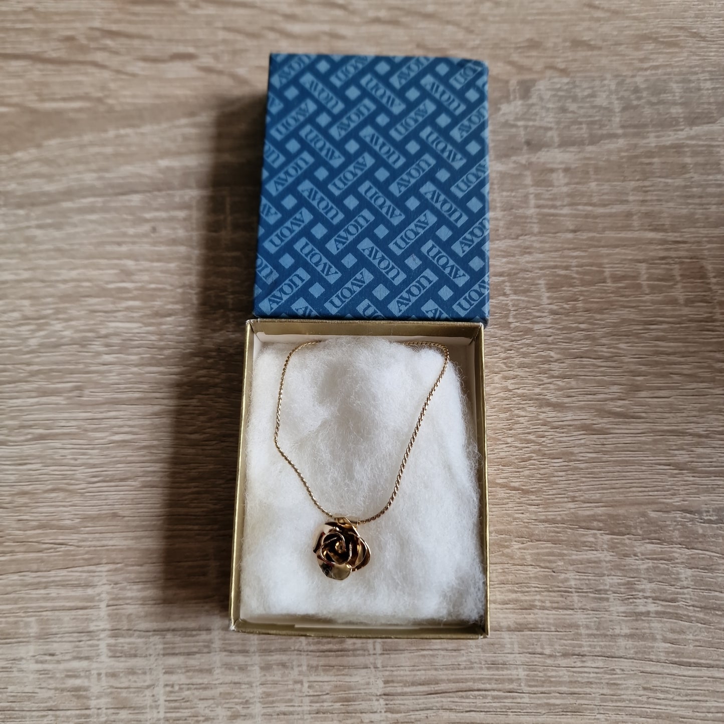 Avon ketting met roos