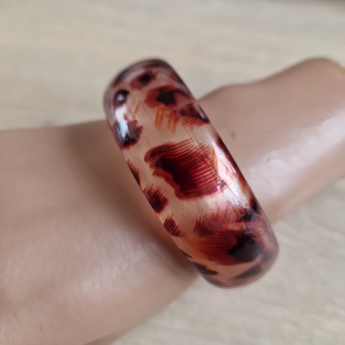 Resin vlekken armband 1