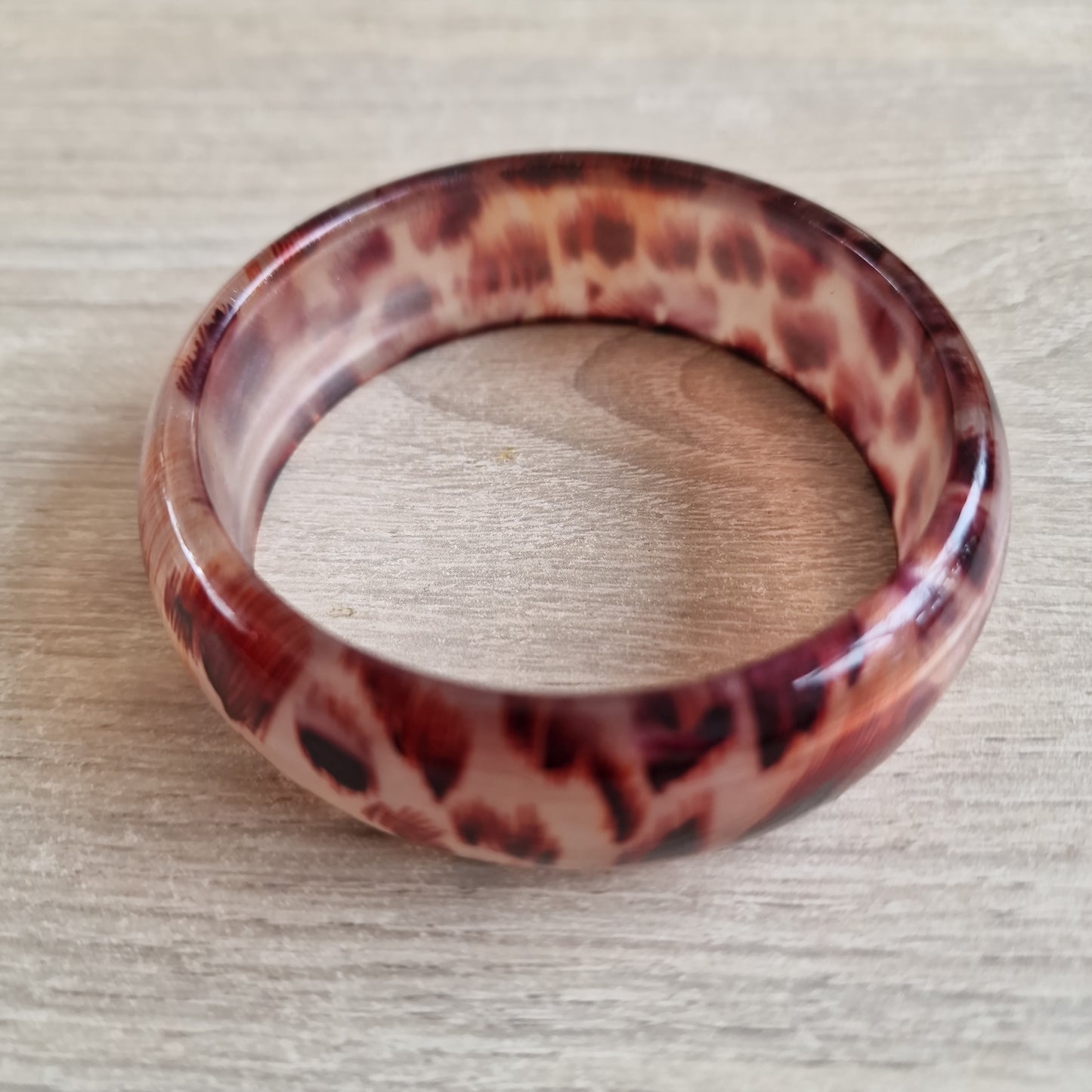 Resin vlekken armband 1