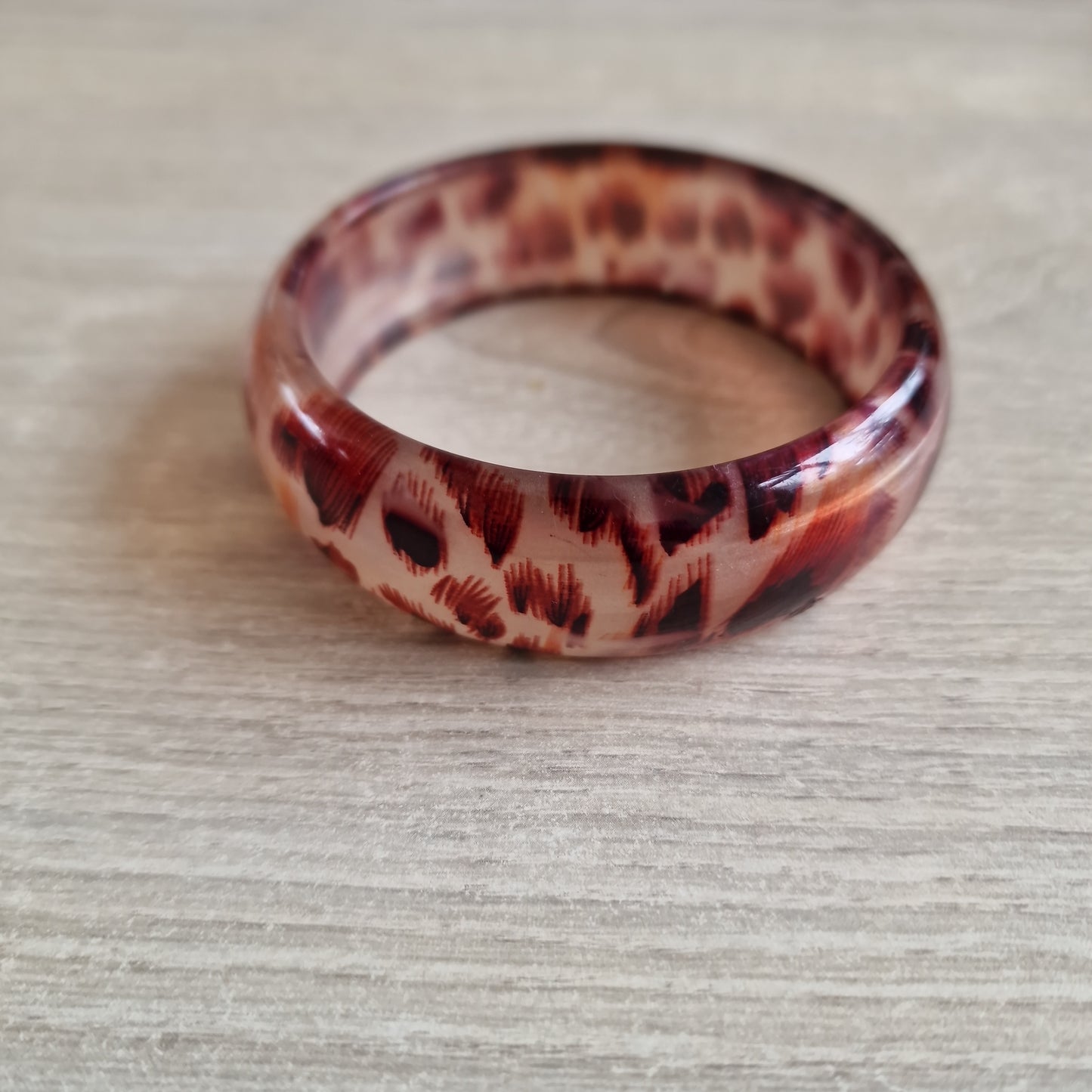 Resin vlekken armband 1