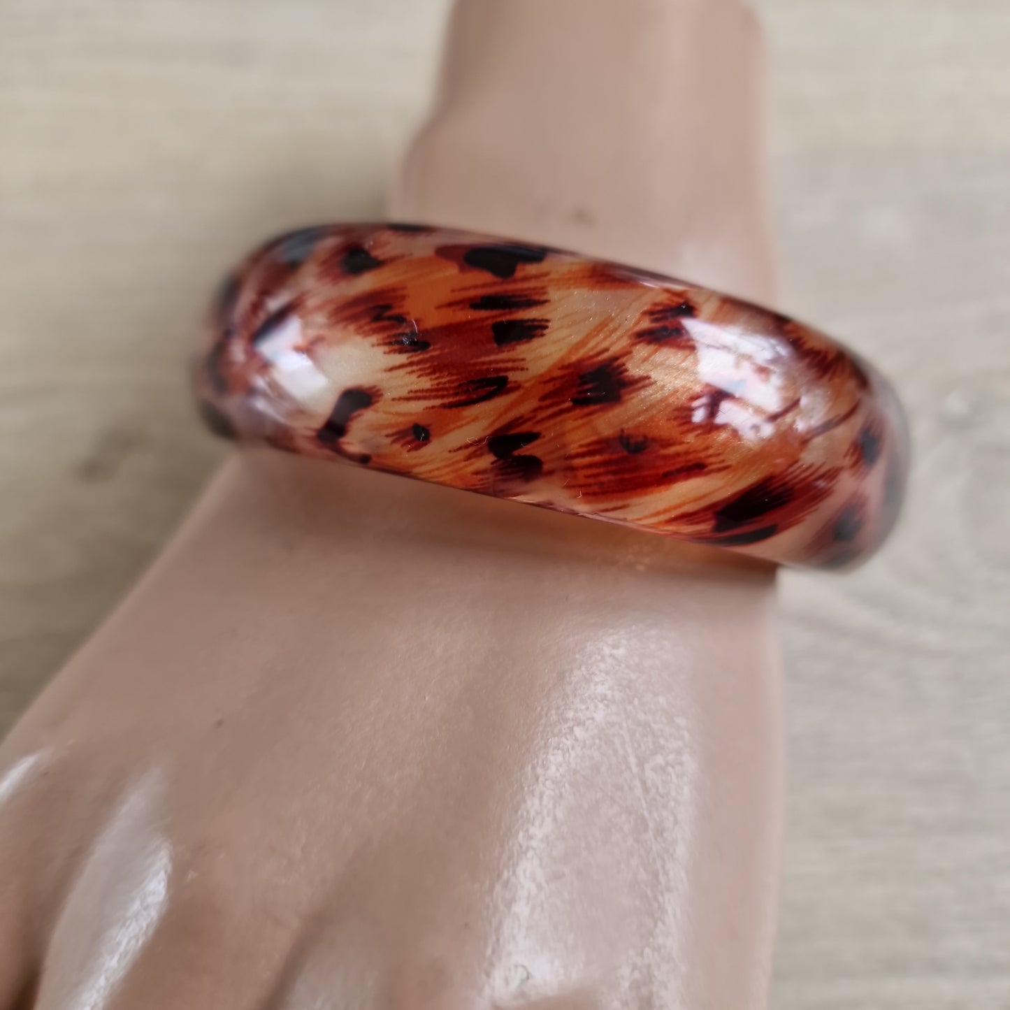 Resin vlekken armband 2