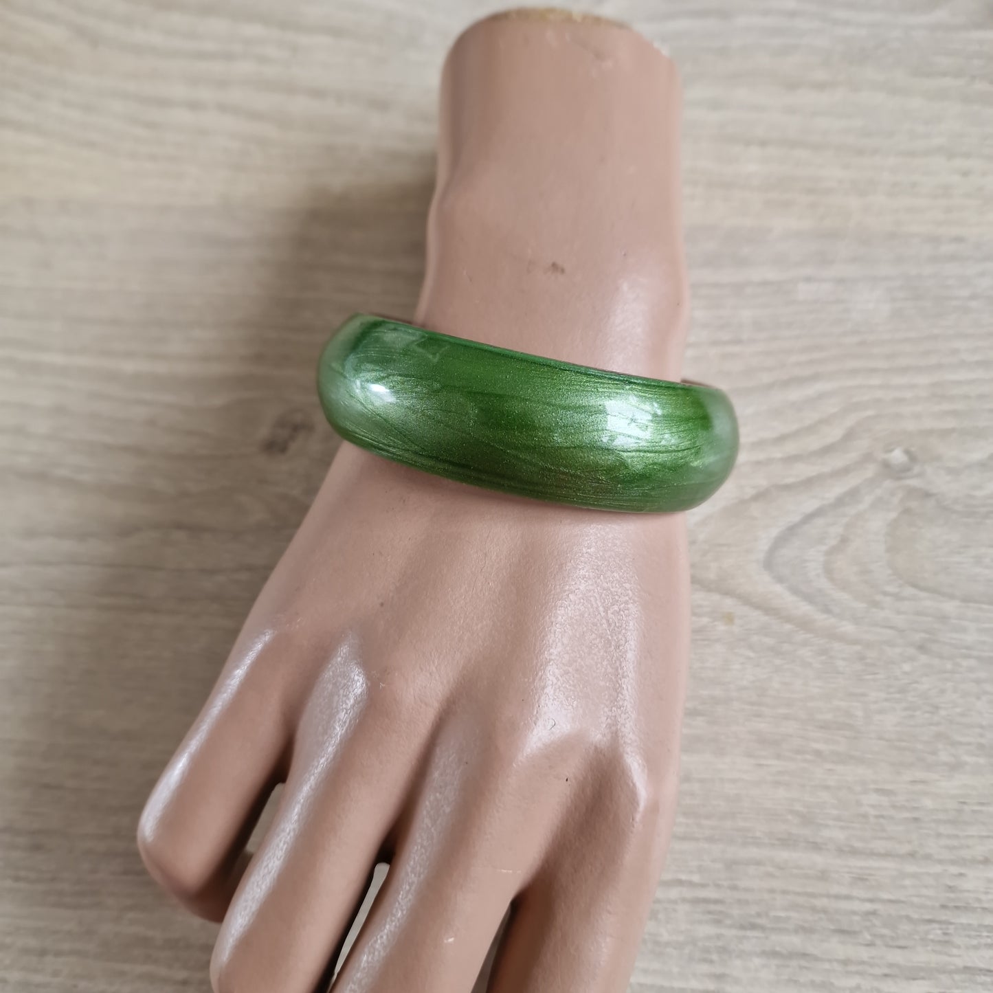 Groene brede armband