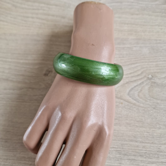 Groene brede armband