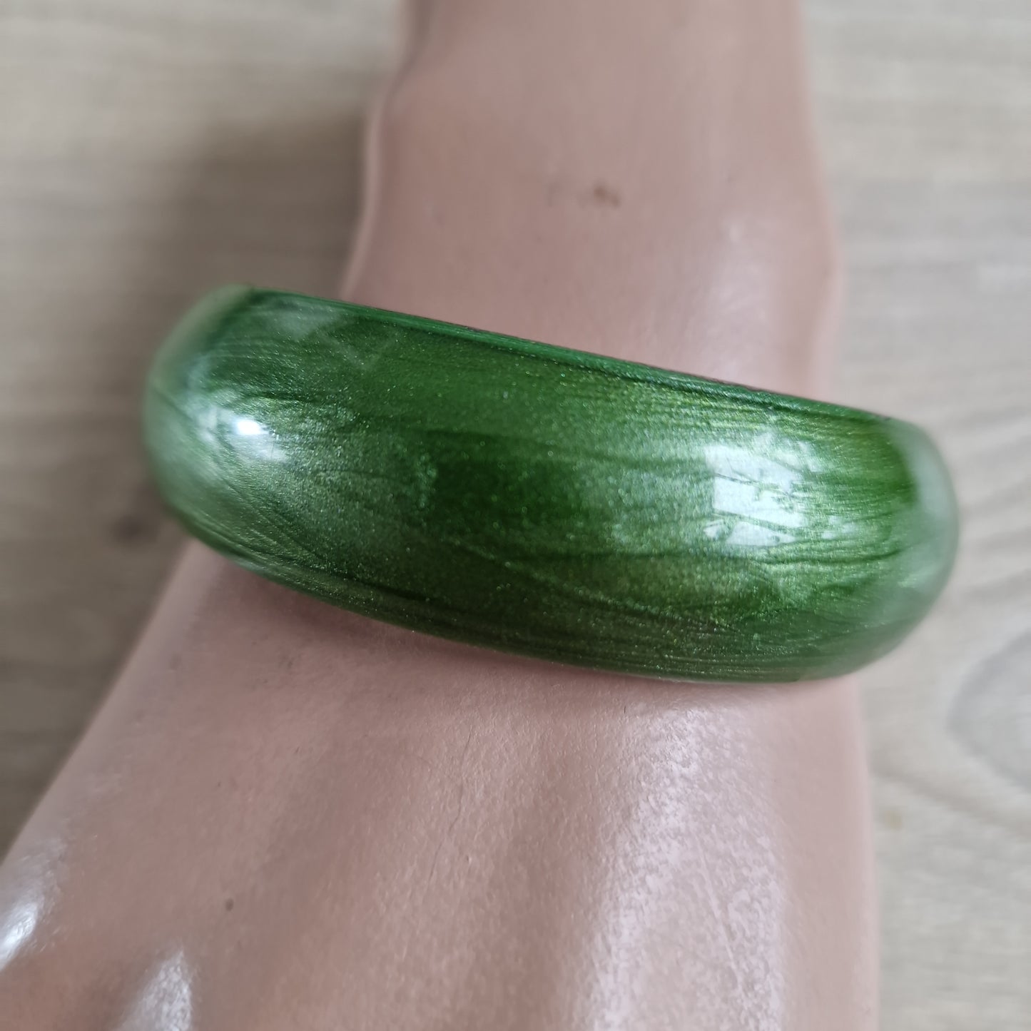 Groene brede armband