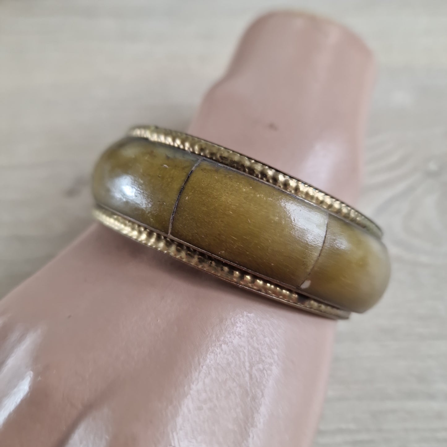 Koperen brede mosterdgroenen armband