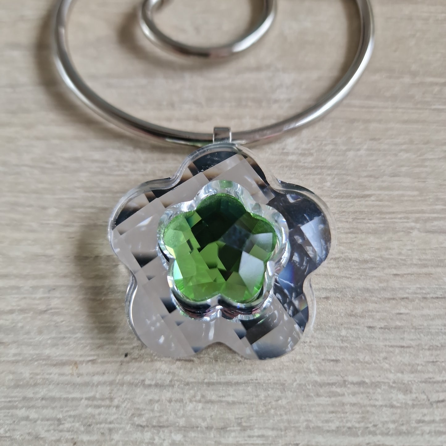 Swarovski flower charm peridot 290 841