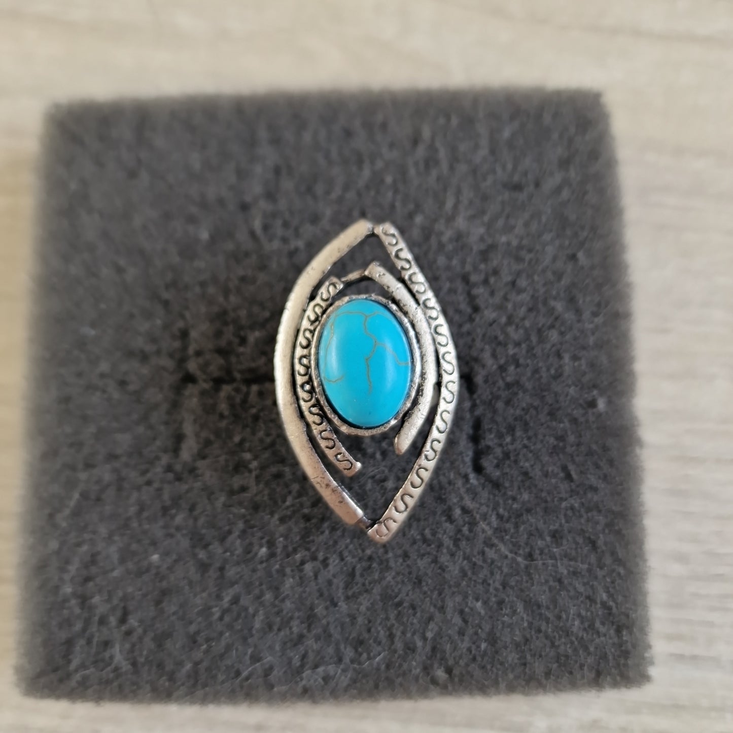 Ring met turquoise steen 24