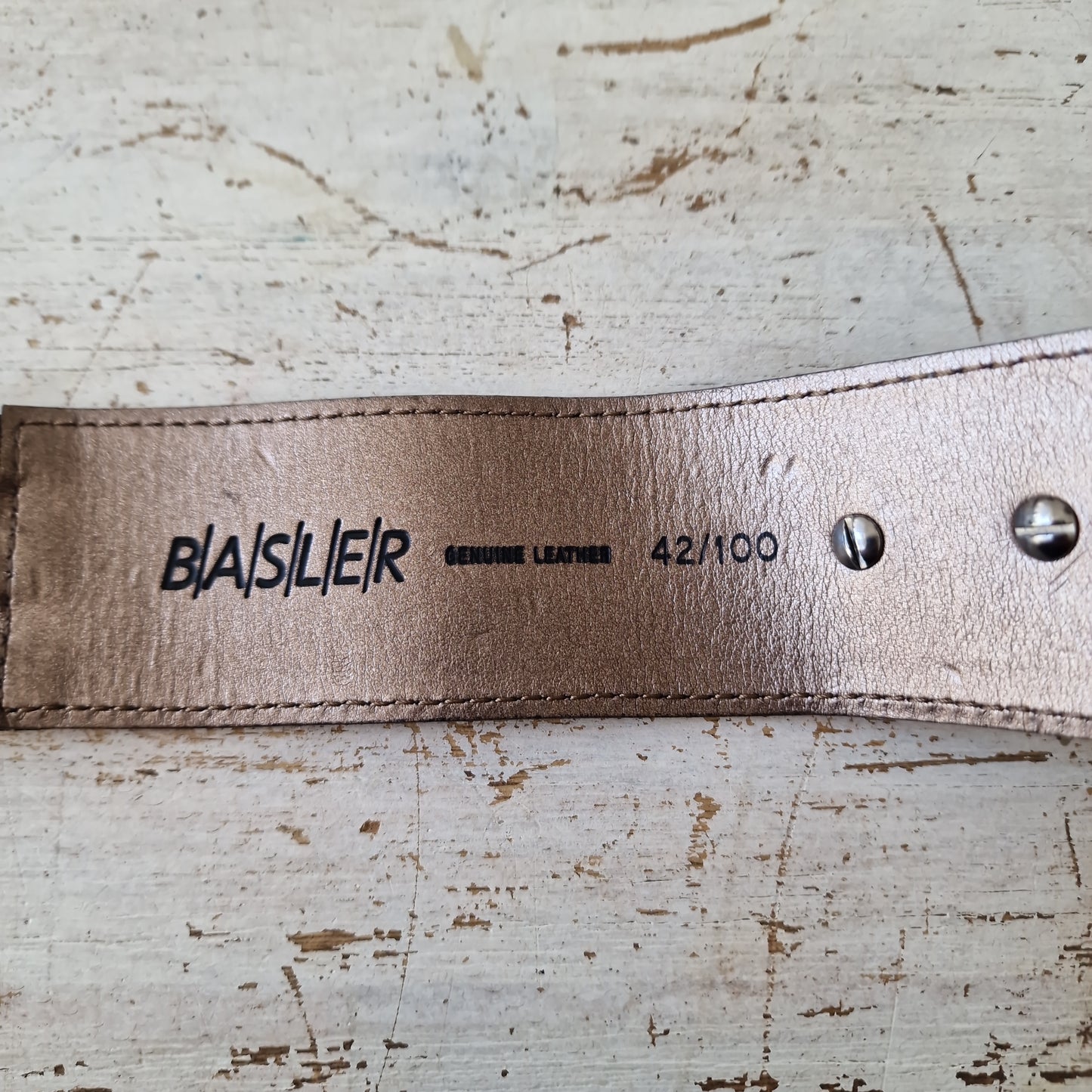 Basler leren met metalen riem 34